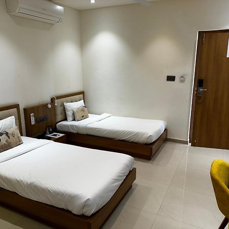 Siara Styles Amba Suites, Gandhinagar Exterior foto