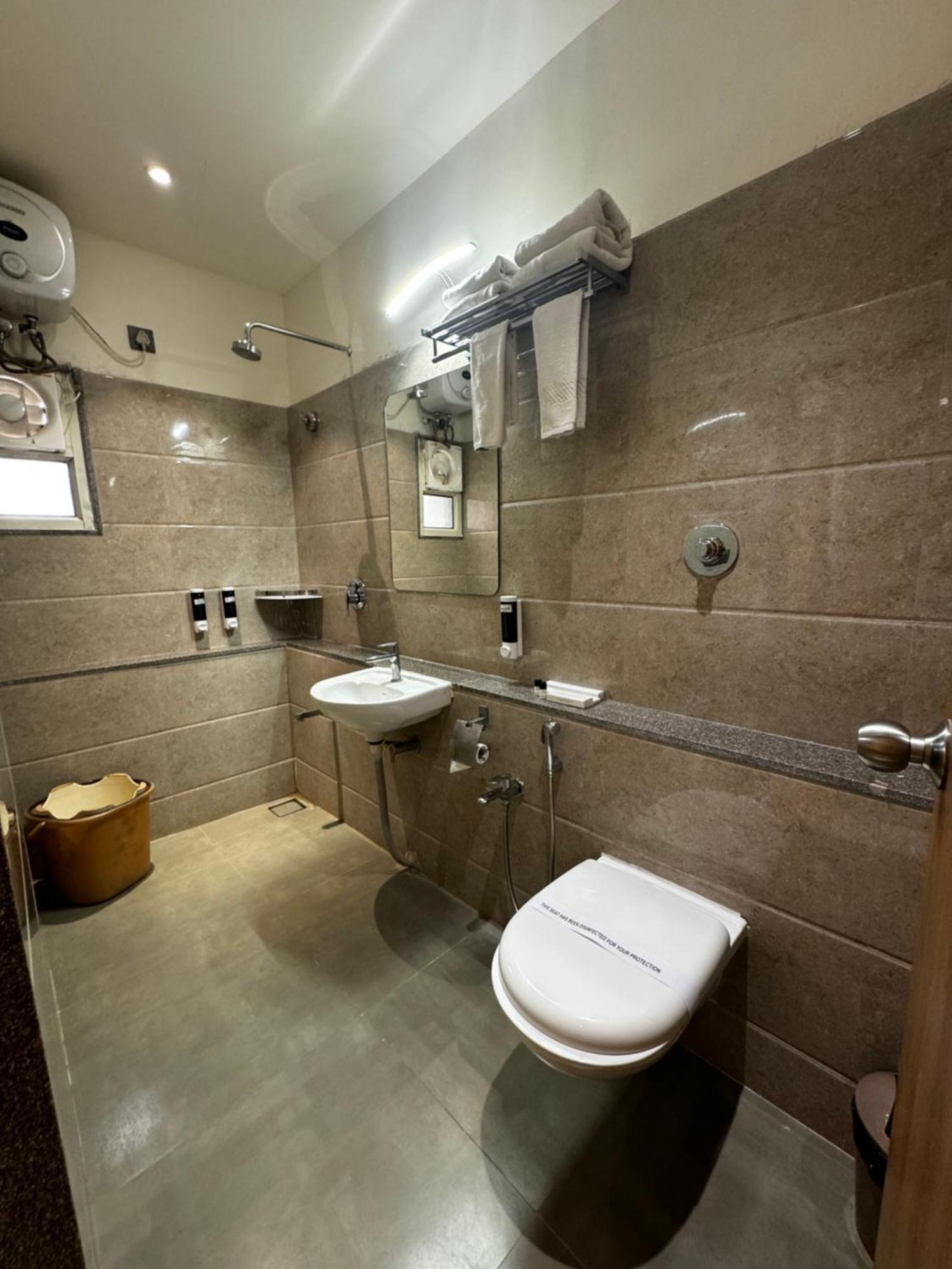 Siara Styles Amba Suites, Gandhinagar Exterior foto