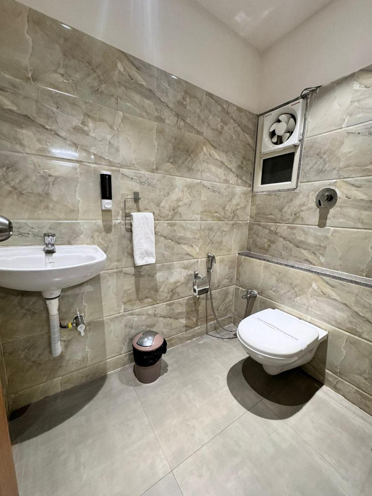 Siara Styles Amba Suites, Gandhinagar Exterior foto